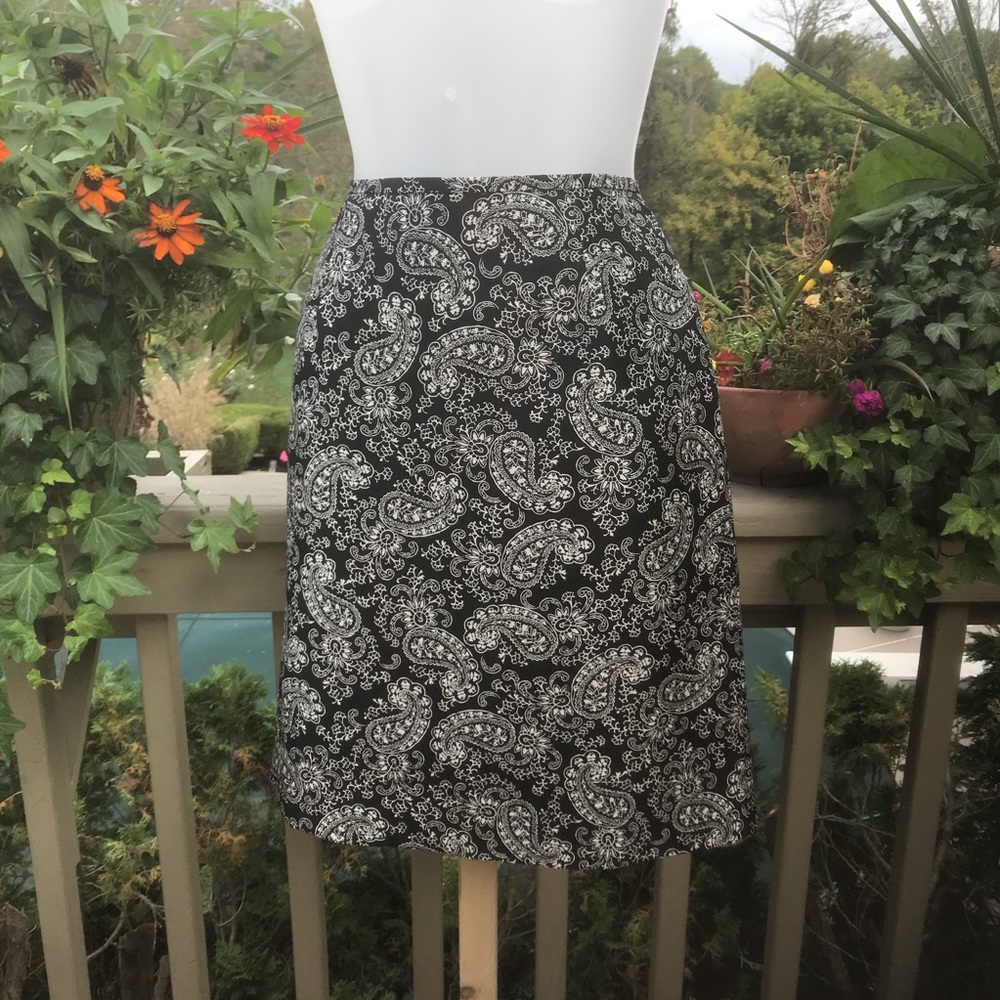 🎉HP🎉Josephine Chaus - Paisley Black/white skirt Size 8P
